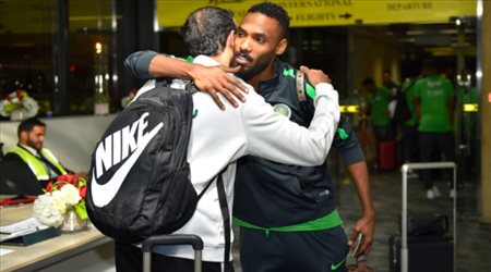 لاعبو السعودية يصلون الرياض بعد مواجهة العراق لاعبو السعودية يصلون الرياض بعد مواجهة العراق
