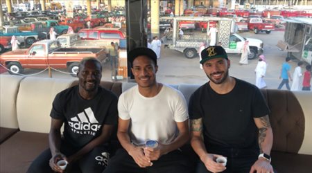لاعبو الرائد الأجانب بمهرجان السيارات الكلاسيكية لاعبو الرائد الأجانب بمهرجان السيارات الكلاسيكية
