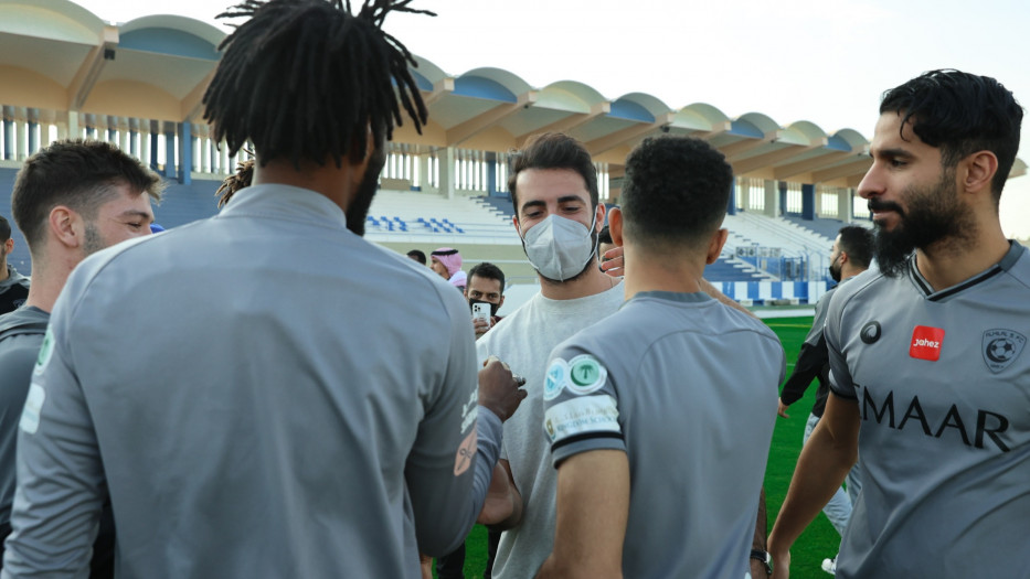 لاعبو الهلال يودعون أمير كردي لاعبو الهلال يودعون أمير كردي